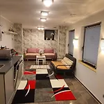 בית אירוח Mit Innenpool 26-28 Grad, Garten, Und Terasse