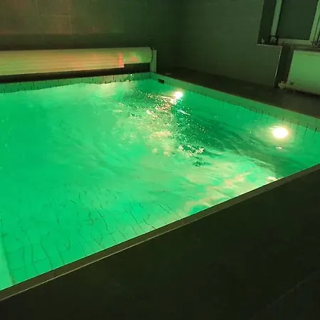 Neusse Mit Schwimmbad Pansiyon