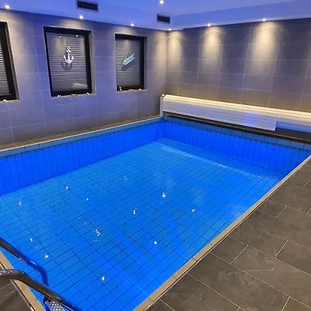 Neusse Mit Schwimmbad Homestay
