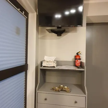 Ferienwohnung Mit Innenpool 28-30 Grad, Garten, Und Terasse ホームステイ ノイス