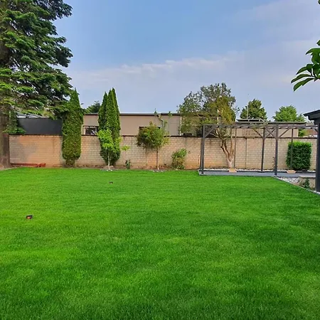 Mit Innenpool 28-30 Grad, Garten, Und Terasse *